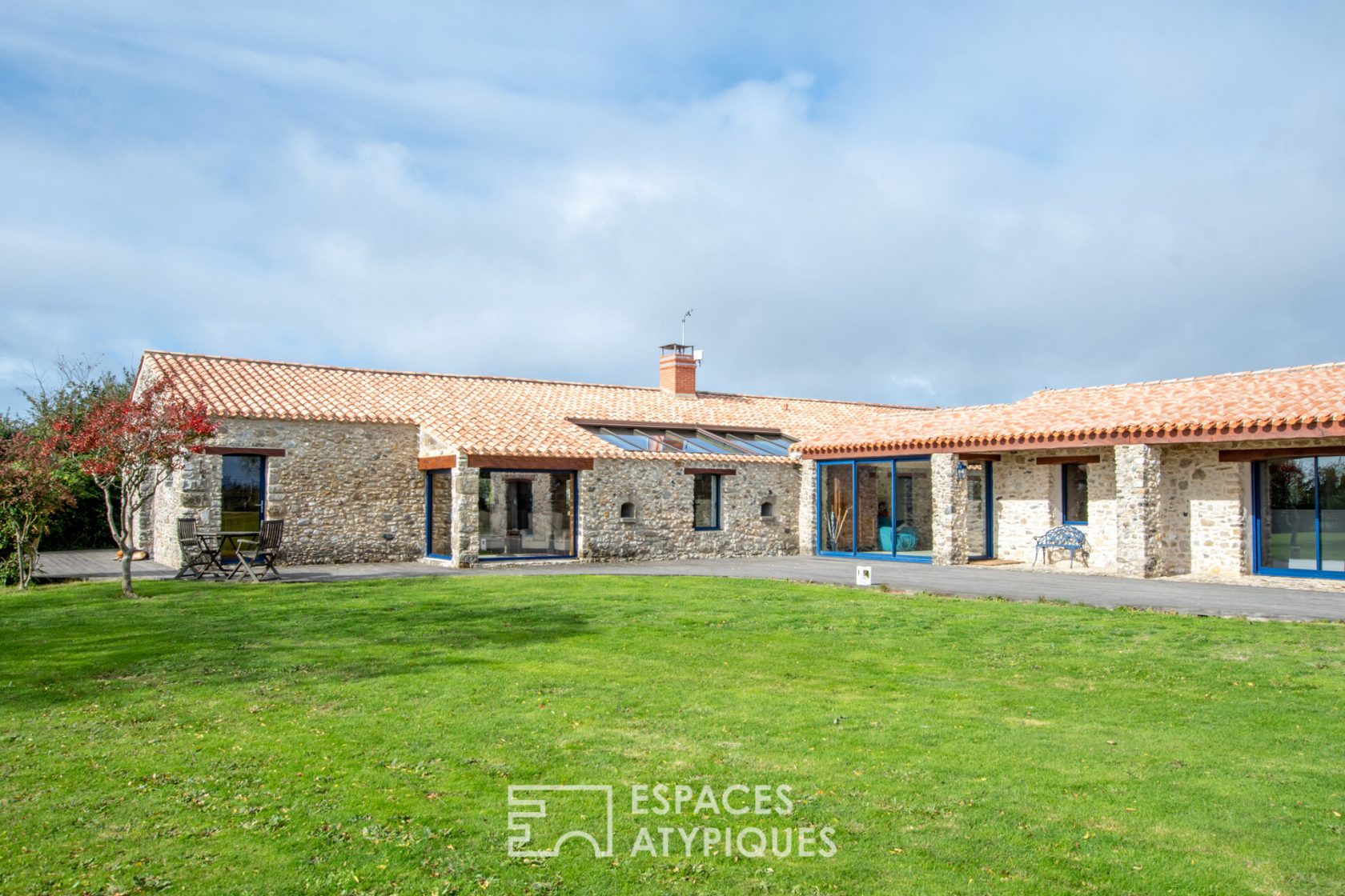 Ancien corps de ferme magnifiquement rénové au coeur du marais breton