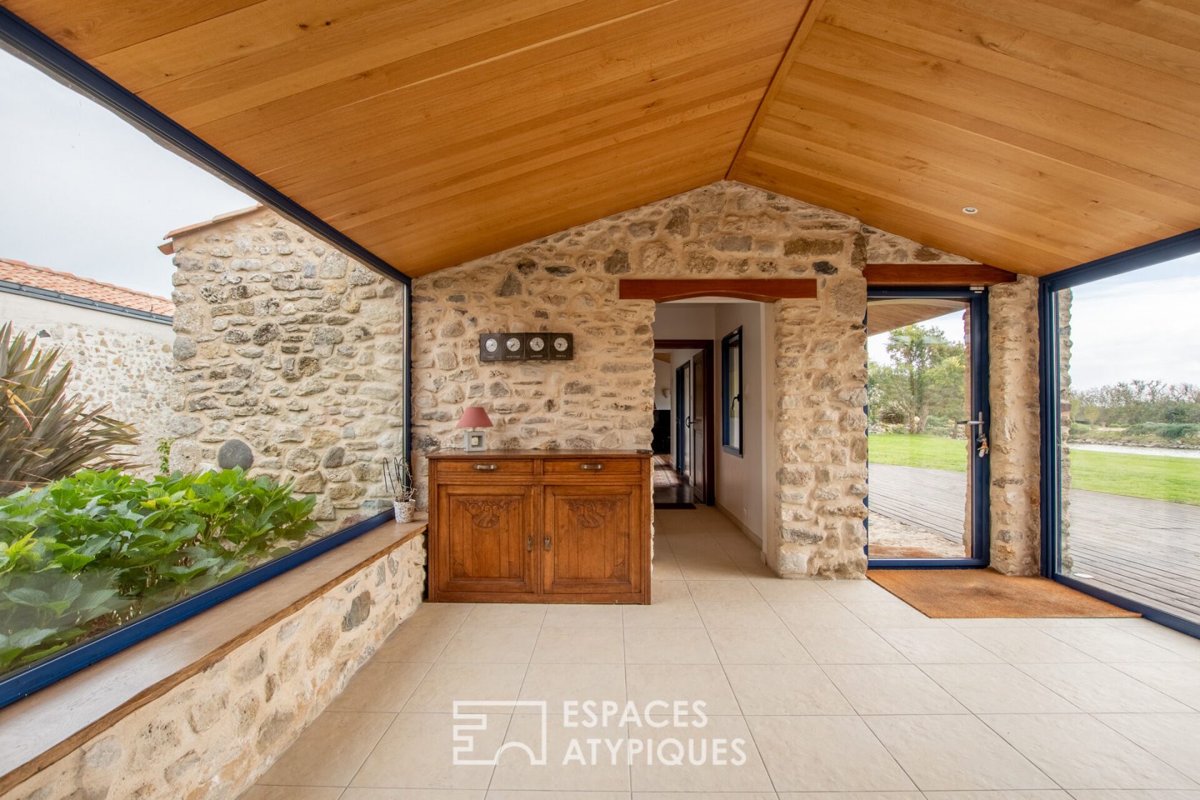 Ancien corps de ferme magnifiquement rénové au coeur du marais breton