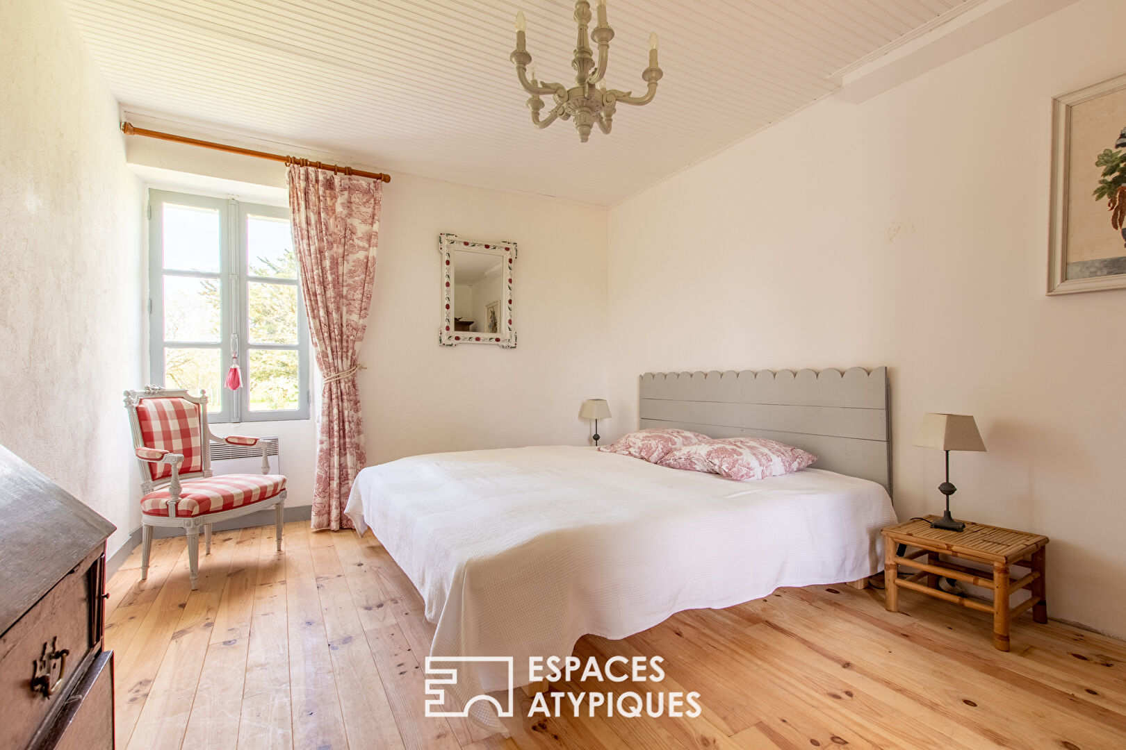 Jolie vendéenne avec piscine dans le marais breton