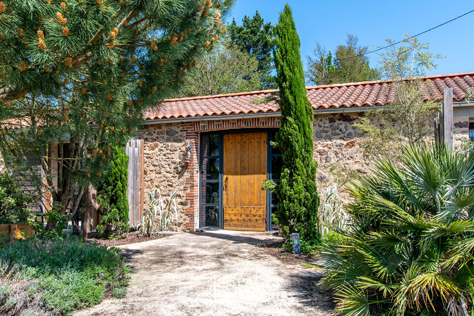 Authentic stone property with swimming pool and outbuilding