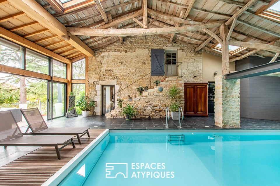 Majestueuse propriété en pierre rénovée avec piscine intérieure