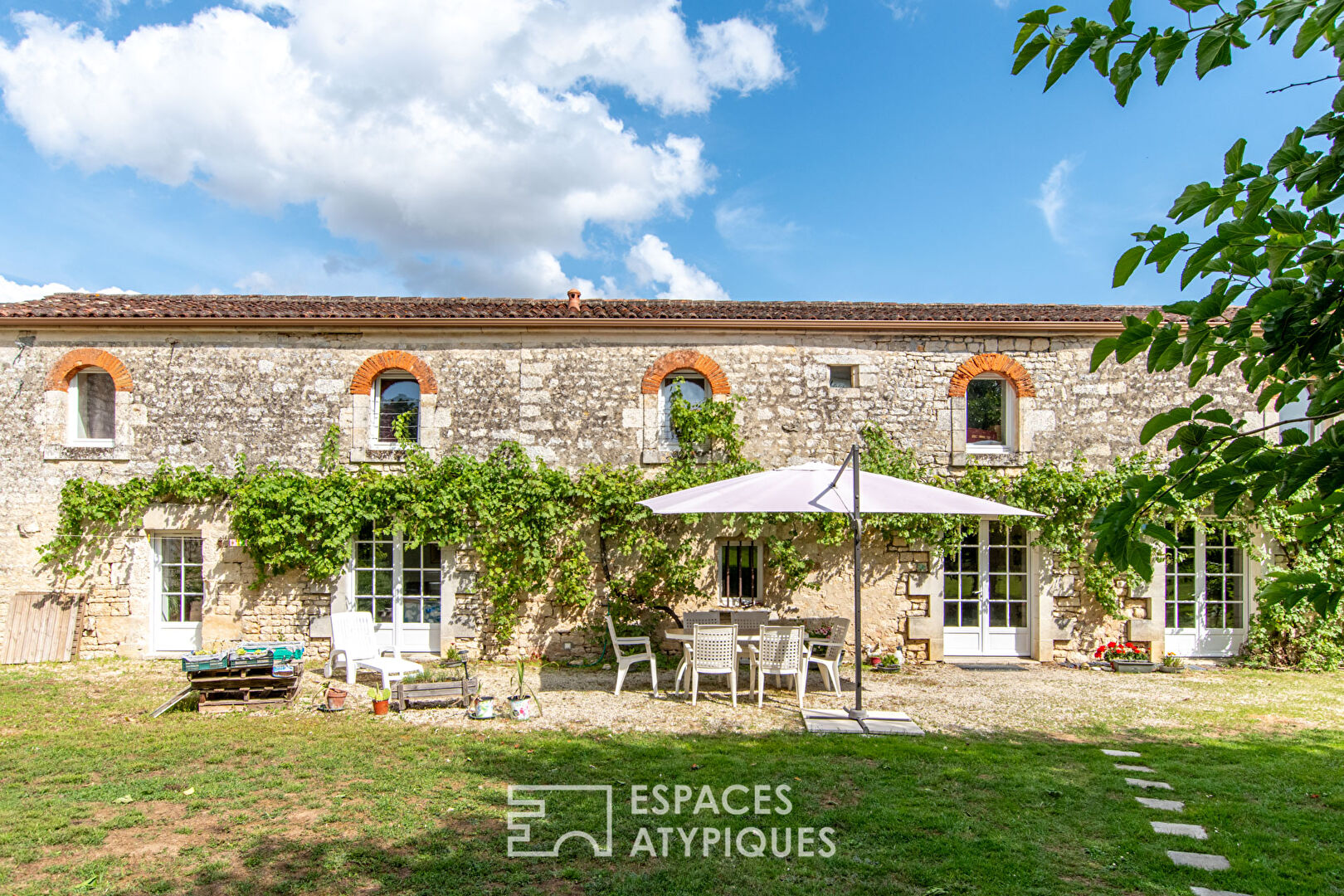 Longère du XVIe siècle au charme bucolique