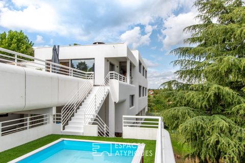 Exceptionnelle villa d’inspiration Le Corbusier à la vue panoramique