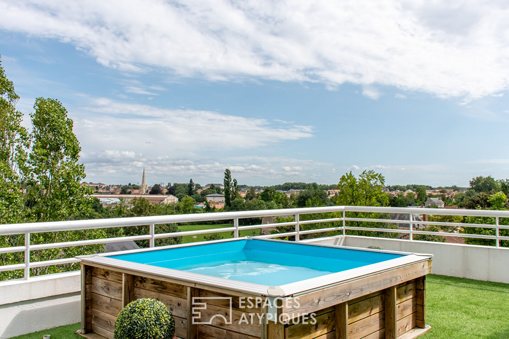 Exceptionnelle villa d’inspiration Le Corbusier à la vue panoramique