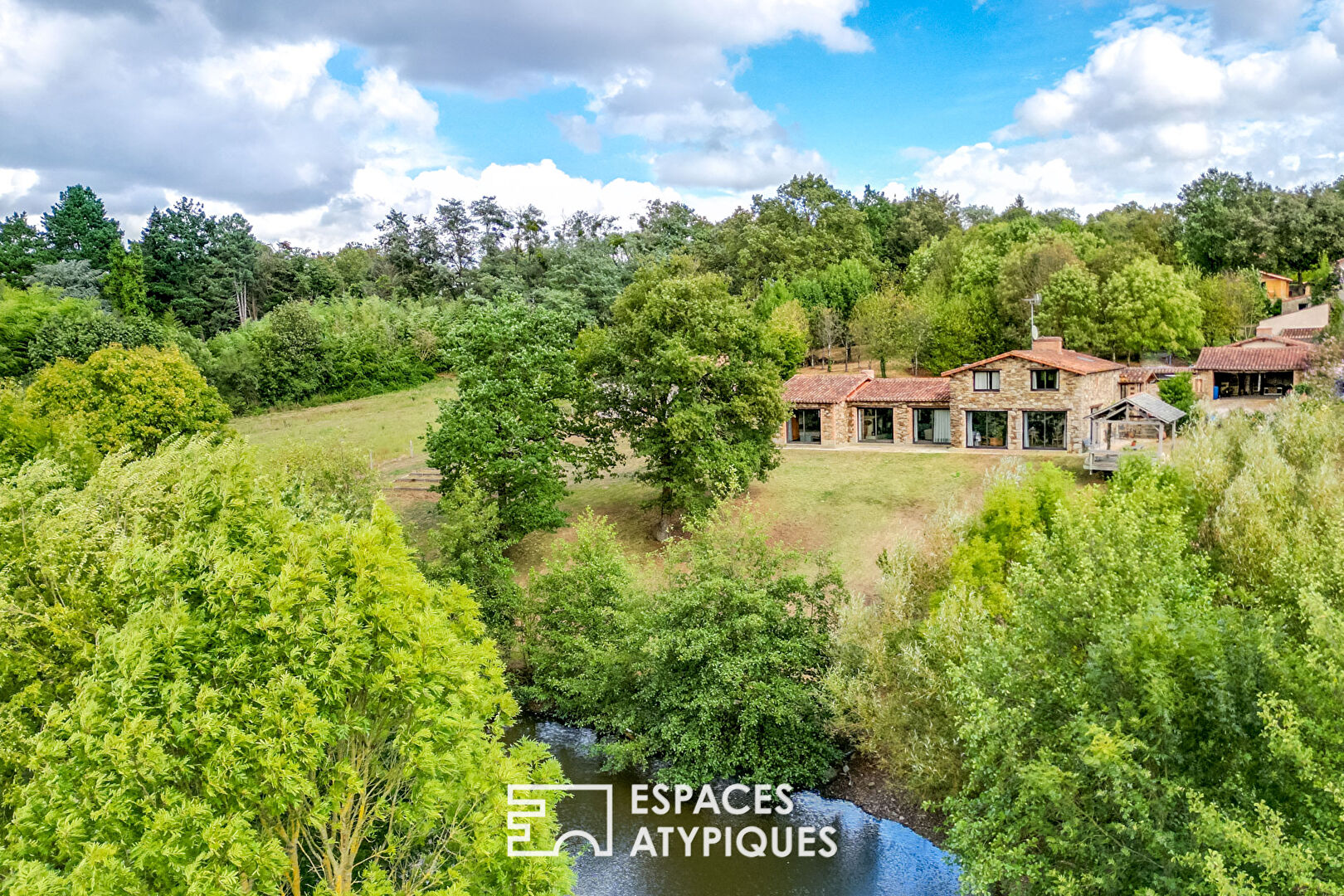 Authentique maison en pierre et son locatif en campagne