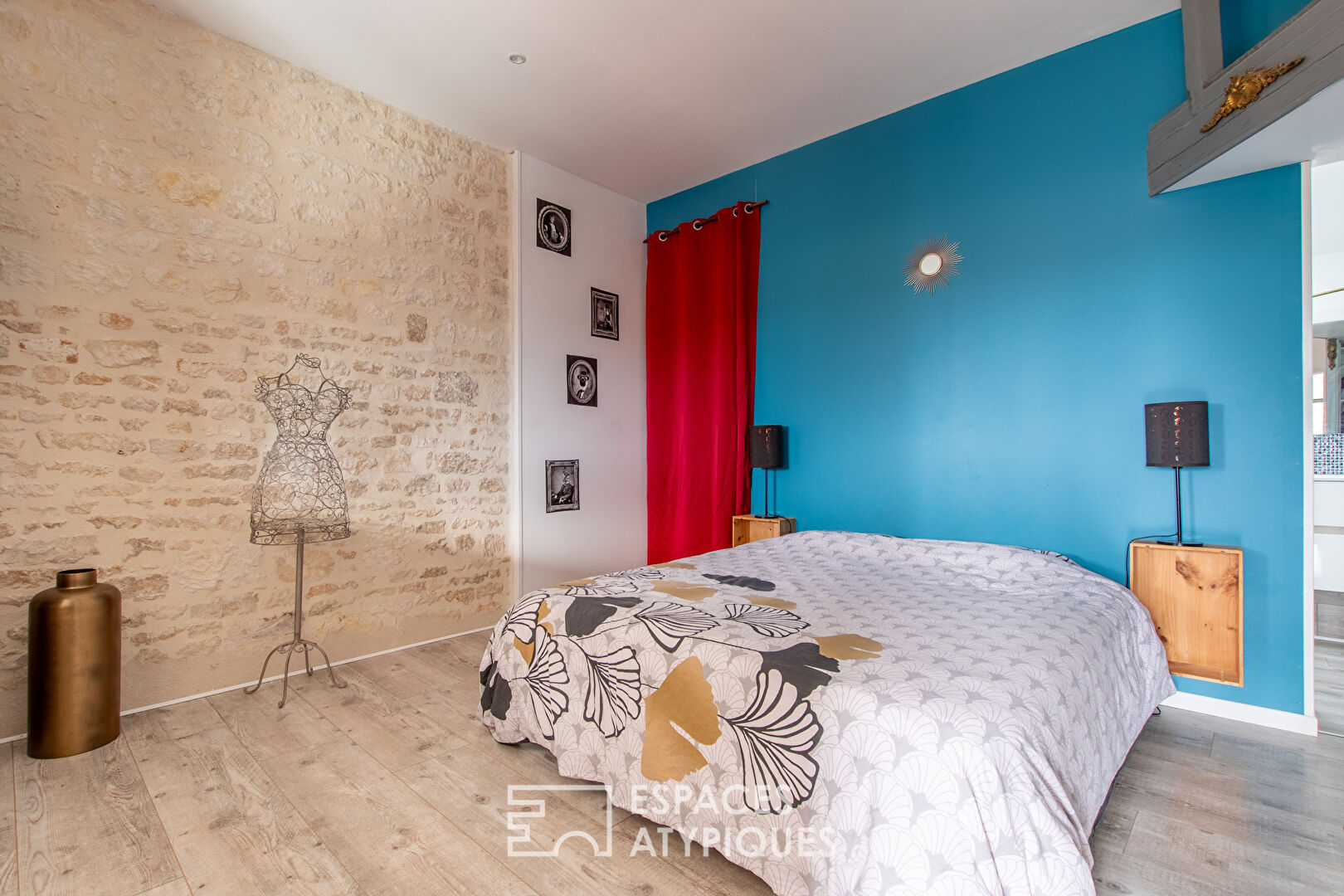 Renovated bourgeois house in the heart of town