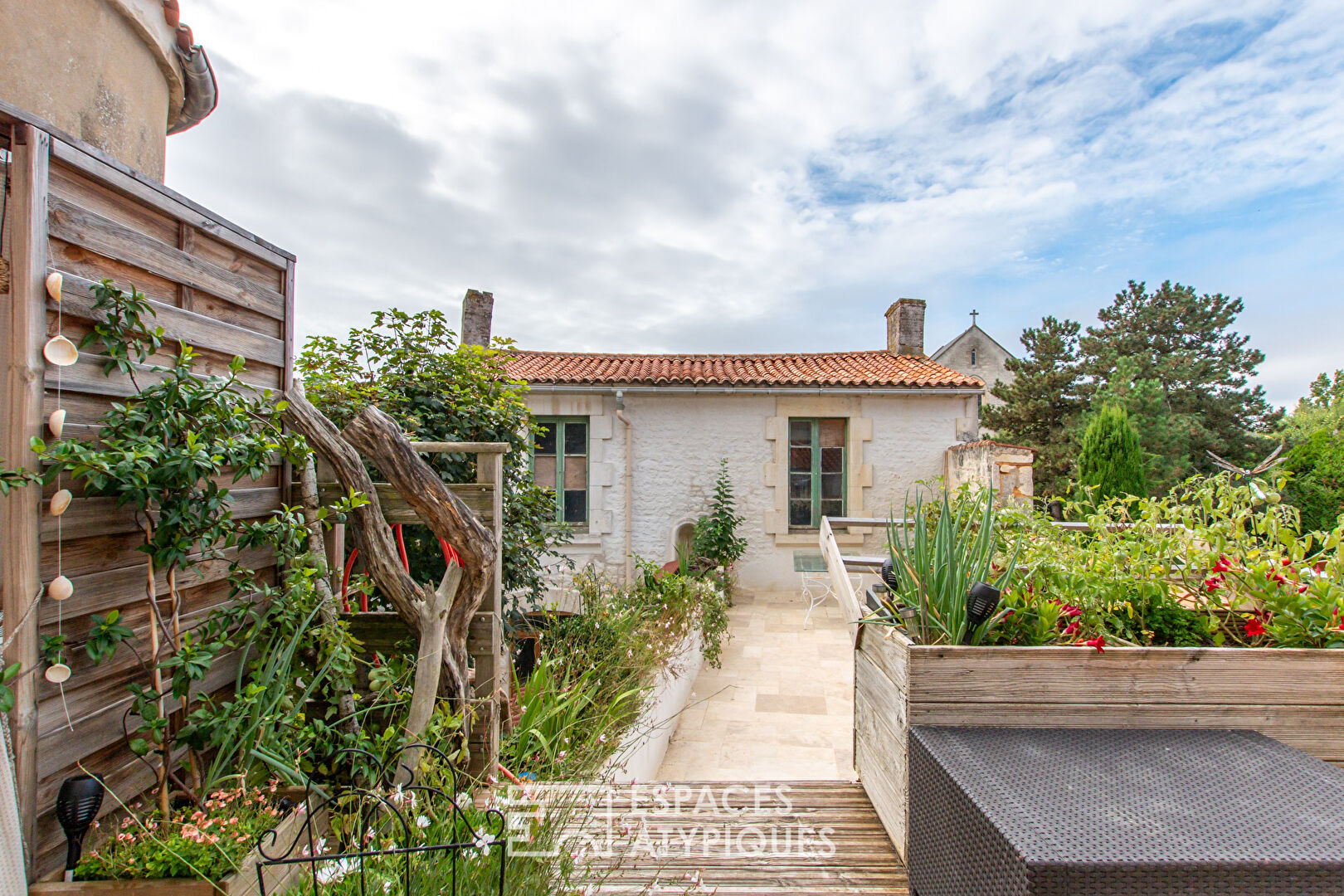 Renovated bourgeois house in the heart of town