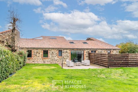 Renovated barn combining authenticity and modernity