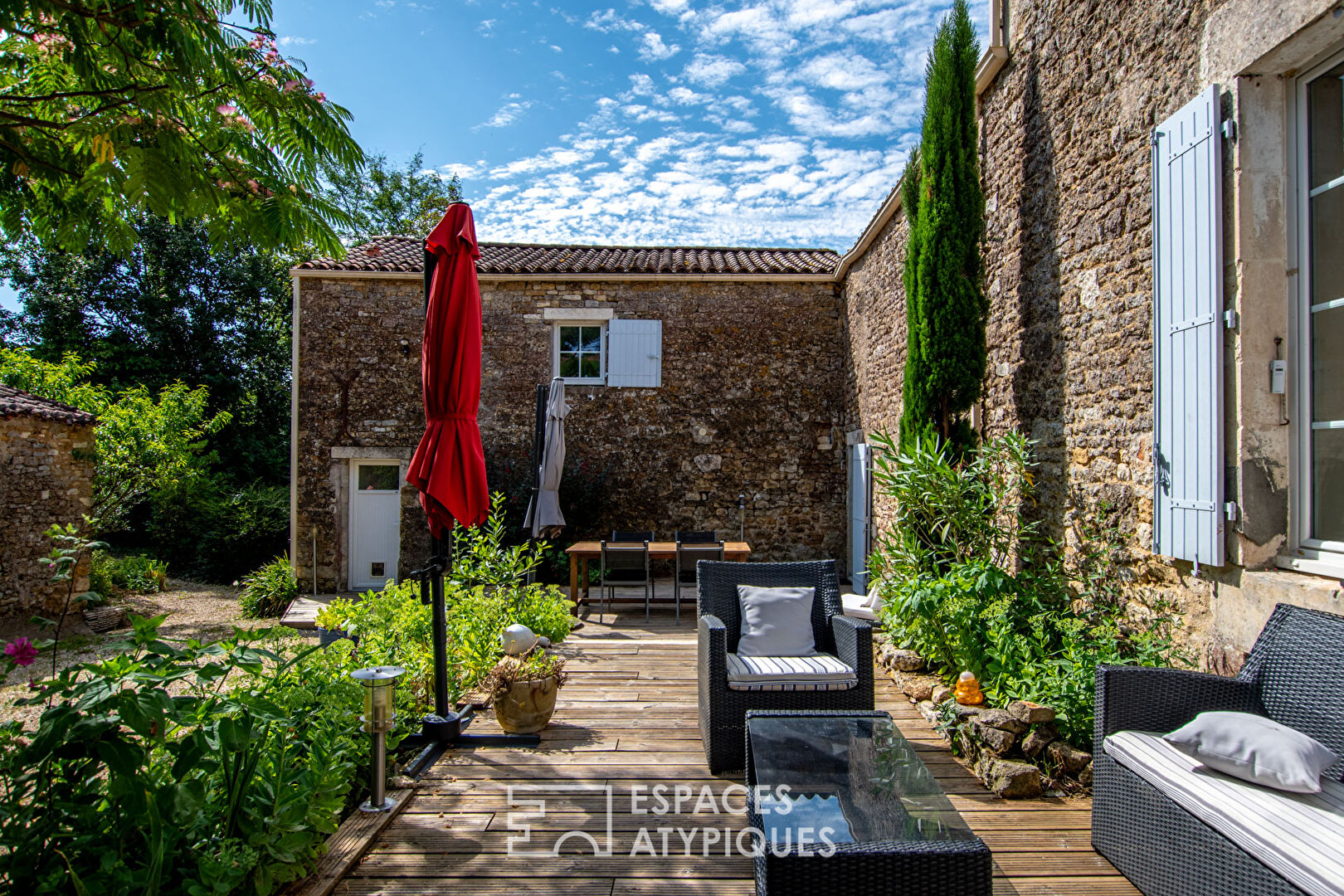 Ancien relais de chasse du XVIème avec piscine