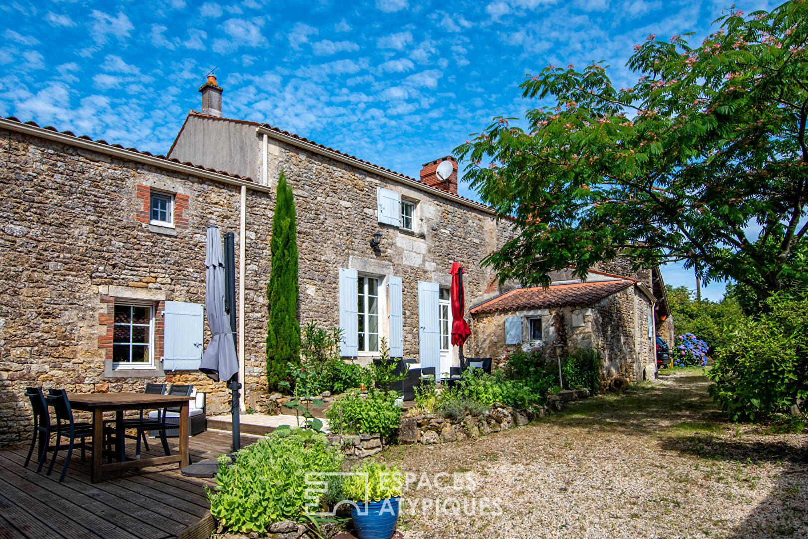 Ancien relais de chasse du XVIème avec piscine