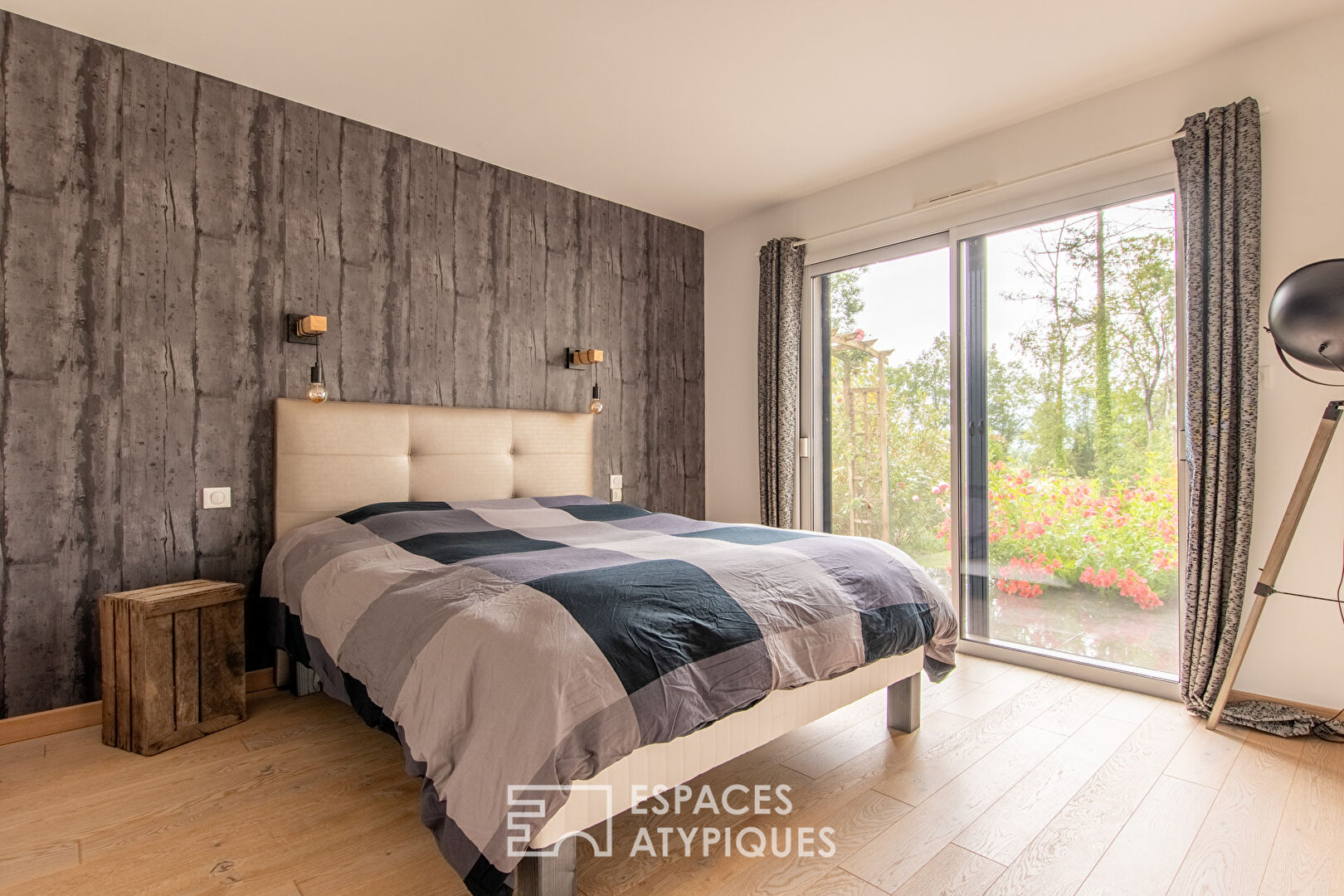 Maison d’architecte avec piscine intérieure en lisière de forêt