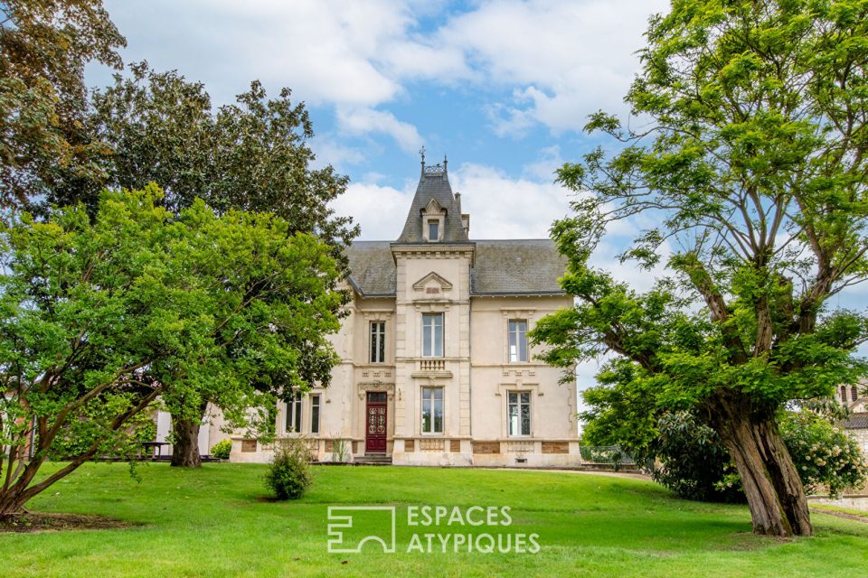 Demeure bourgeoise en coeur de village avec piscine