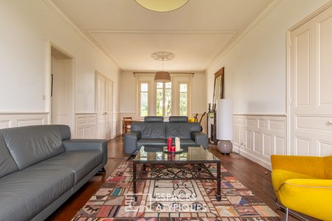 Superb bourgeois residence in the heart of the village with swimming pool