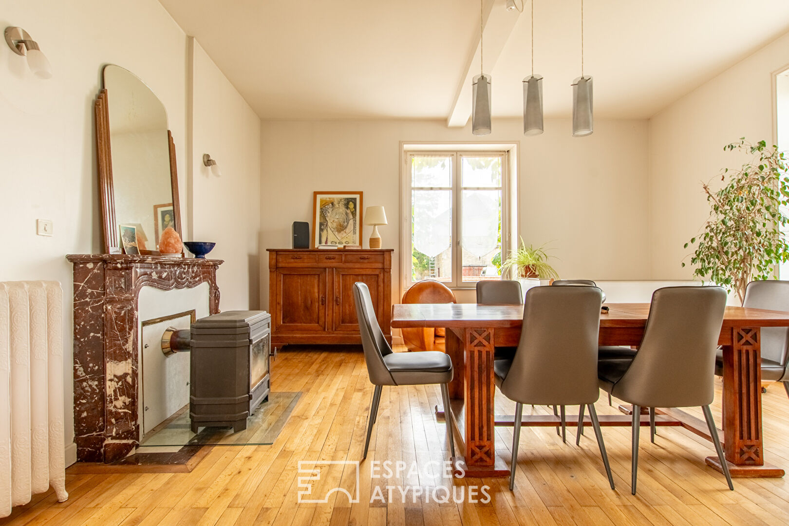 Superb bourgeois residence in the heart of the village with swimming pool