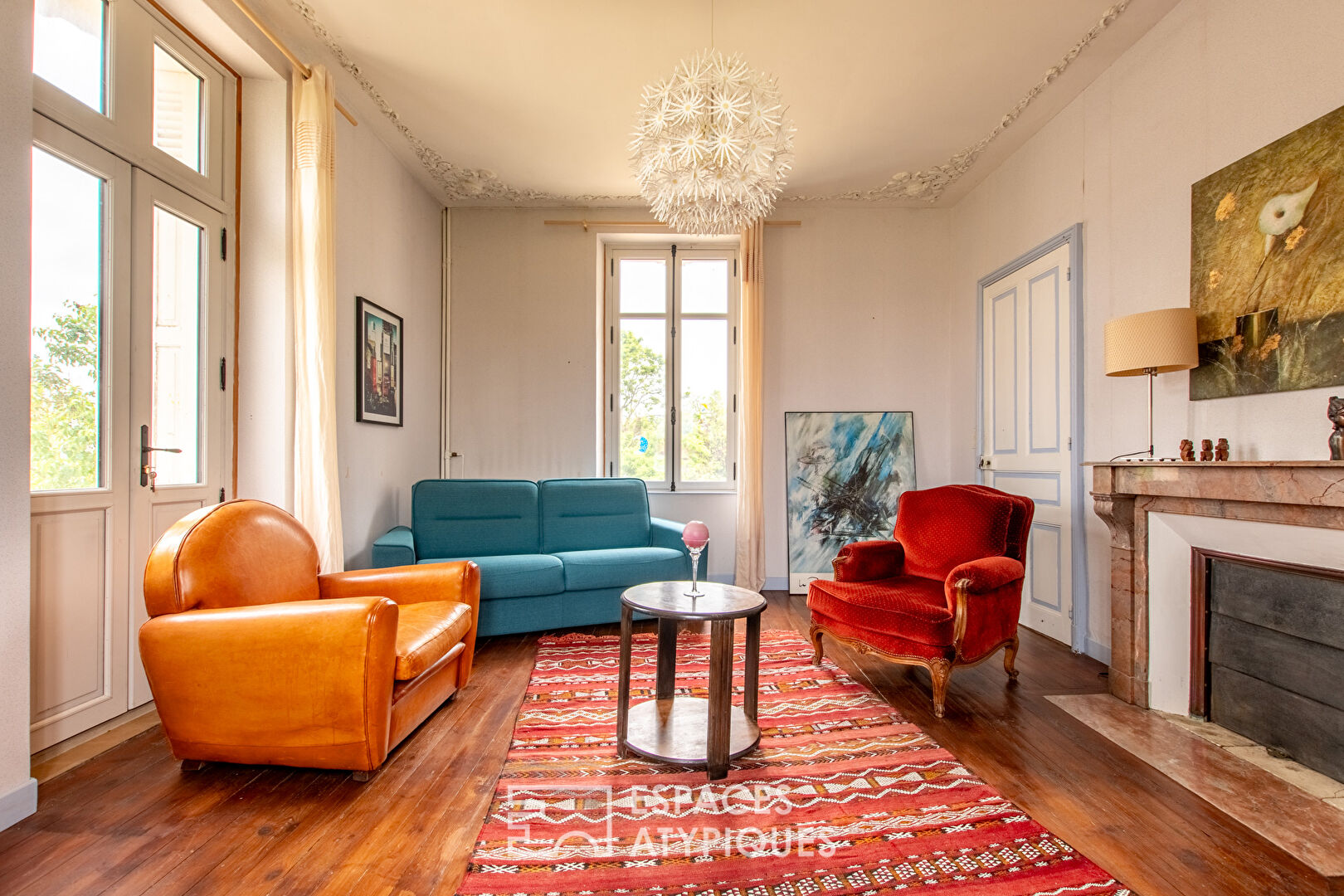 Superb bourgeois residence in the heart of the village with swimming pool