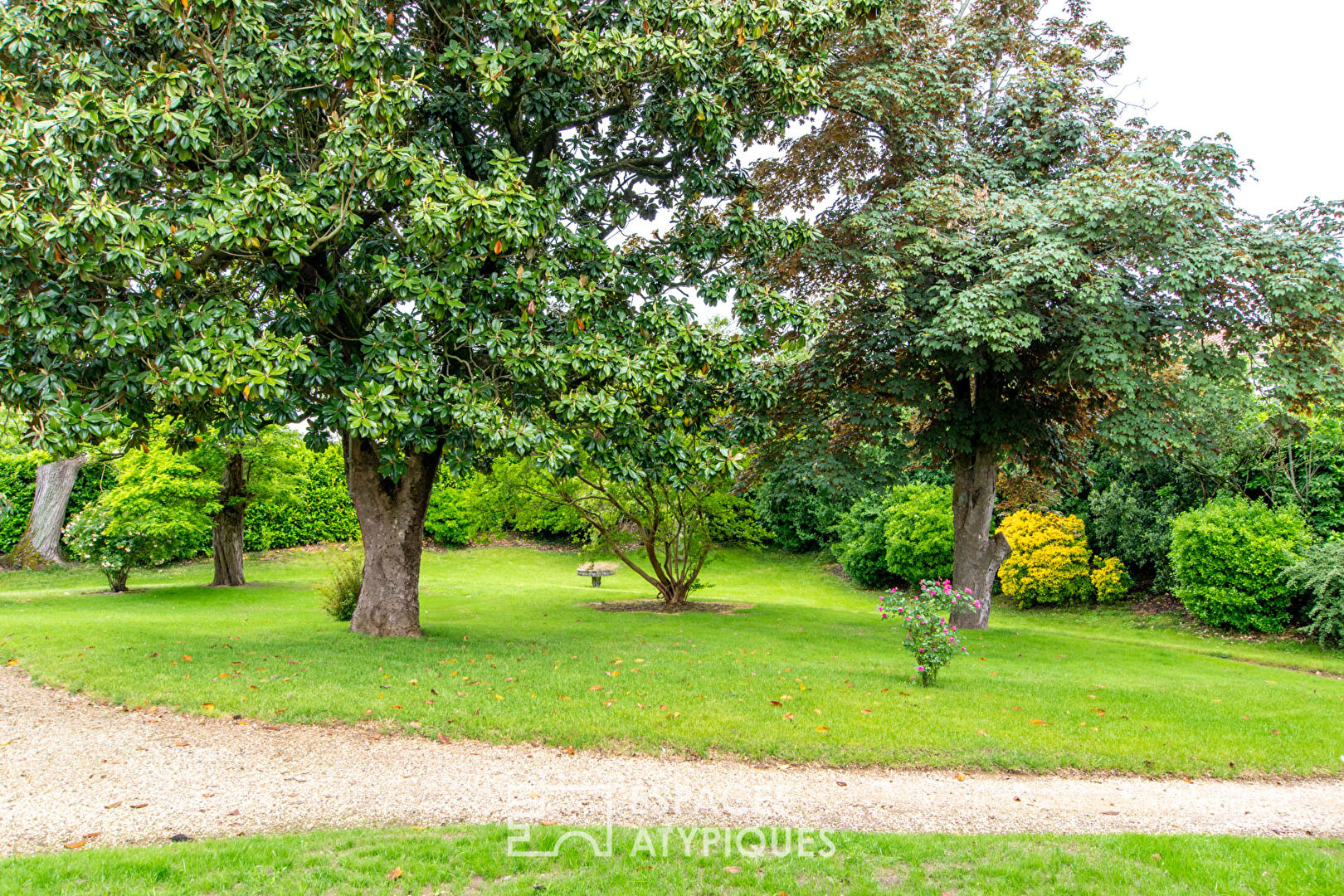 Superb bourgeois residence in the heart of the village with swimming pool