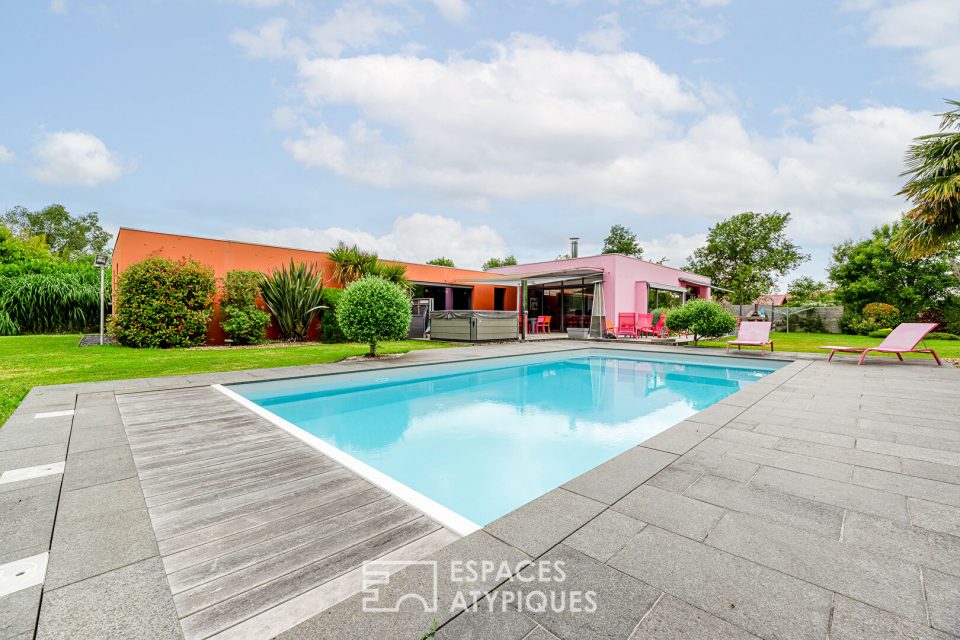 Belle contemporaine de plein pied avec piscine