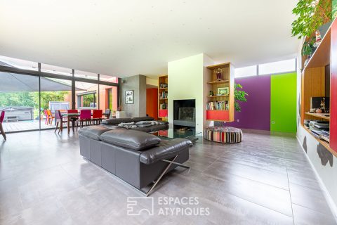 Belle contemporaine de plain pied avec piscine
