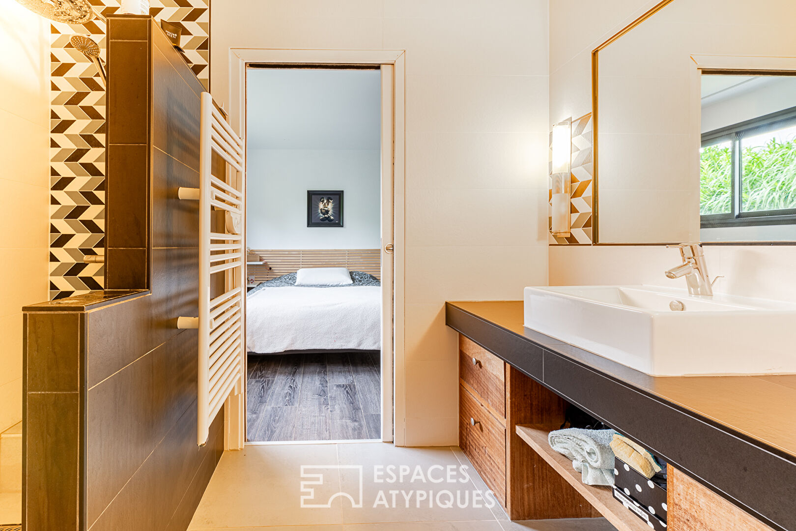 Belle contemporaine de plain pied avec piscine