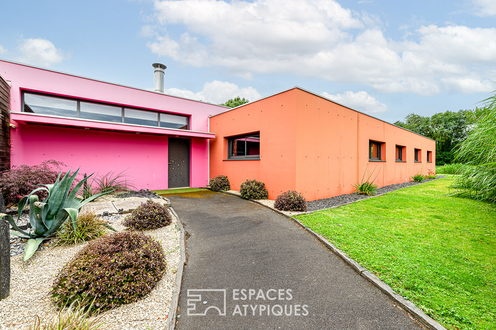 Belle contemporaine de plain pied avec piscine