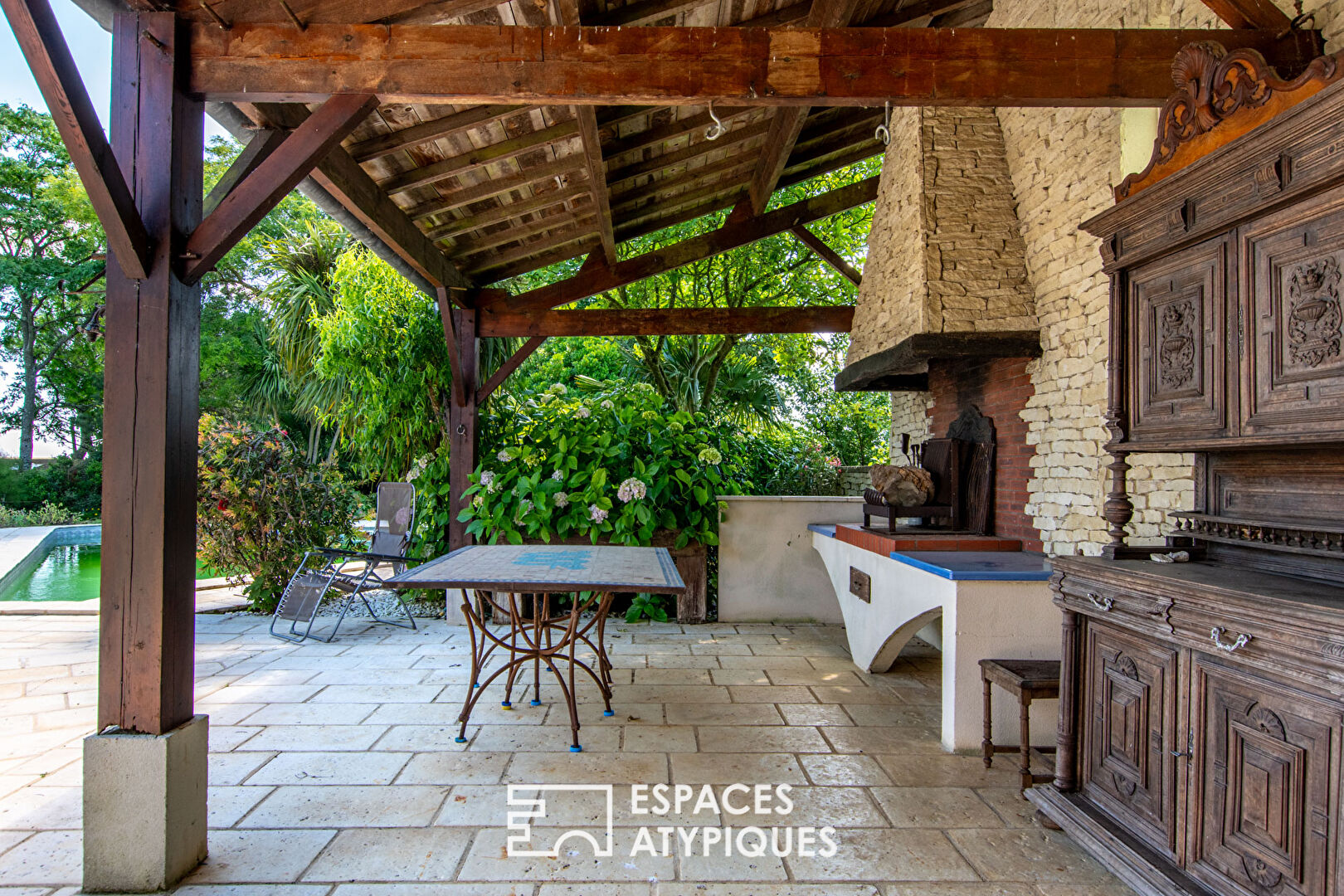 Charming property with Mediterranean accents
