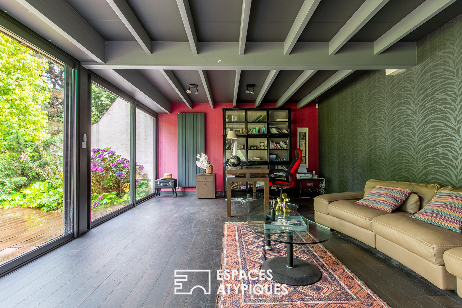Surprenante maison d’architecte dans son parc paysager
