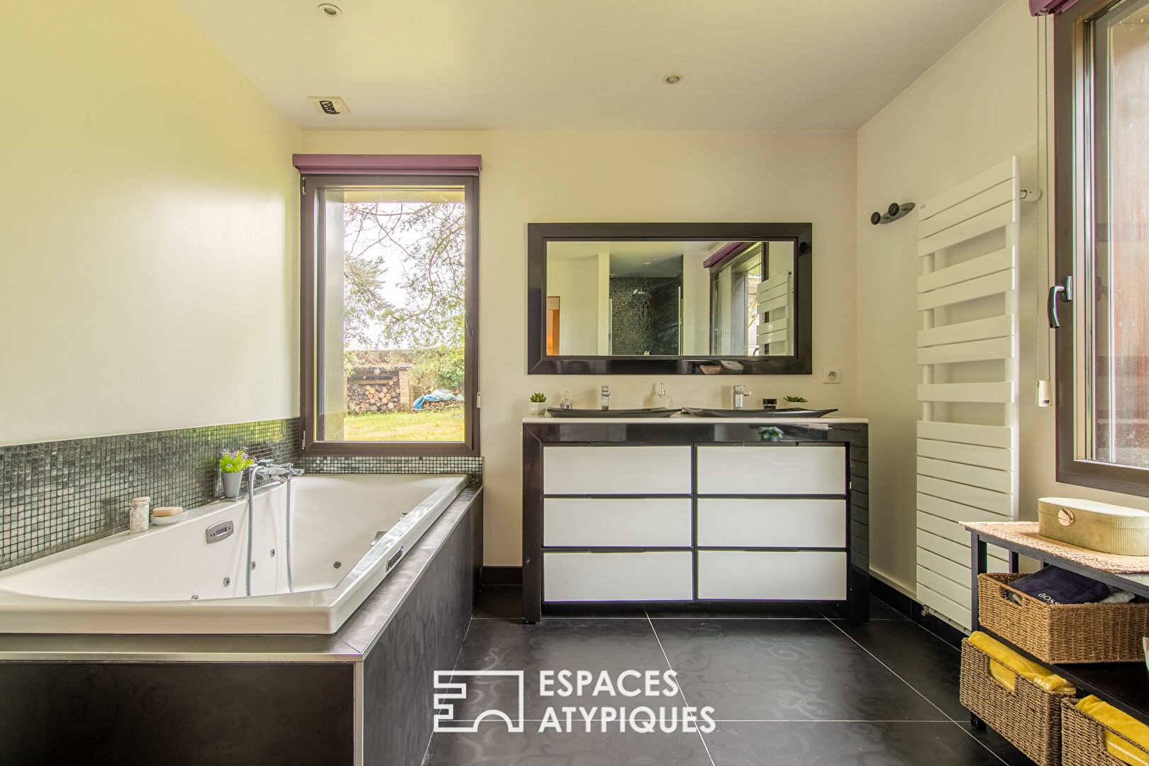 Surprenante maison d’architecte dans son parc paysager
