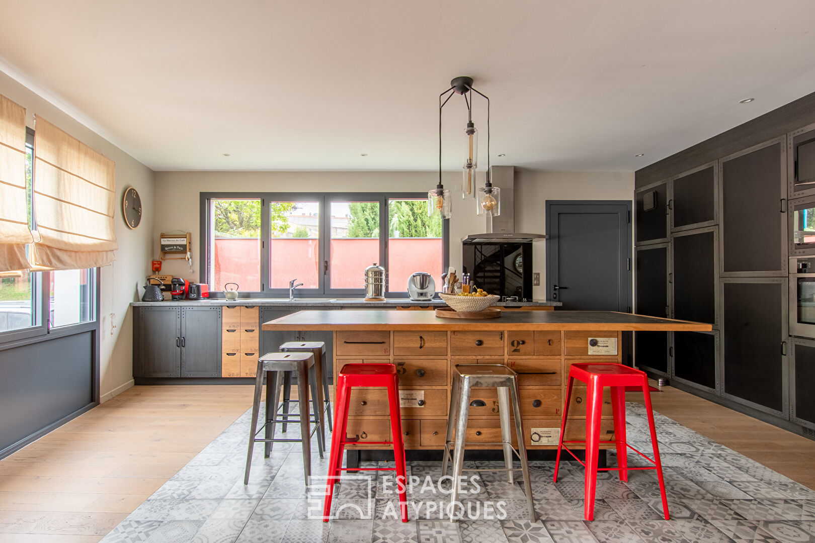 Loft-style house completely renovated in the heart of the city