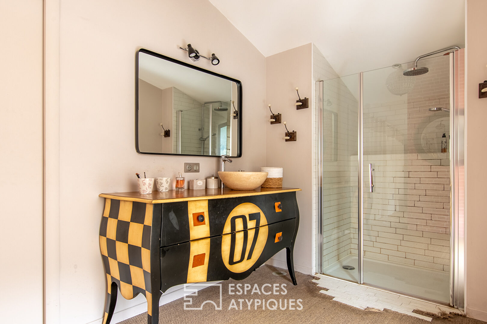 Loft-style house completely renovated in the heart of the city