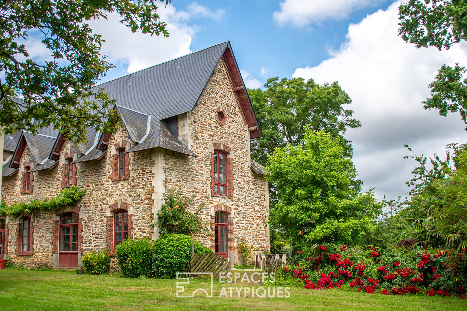 Authentic character property in the Vendée countryside