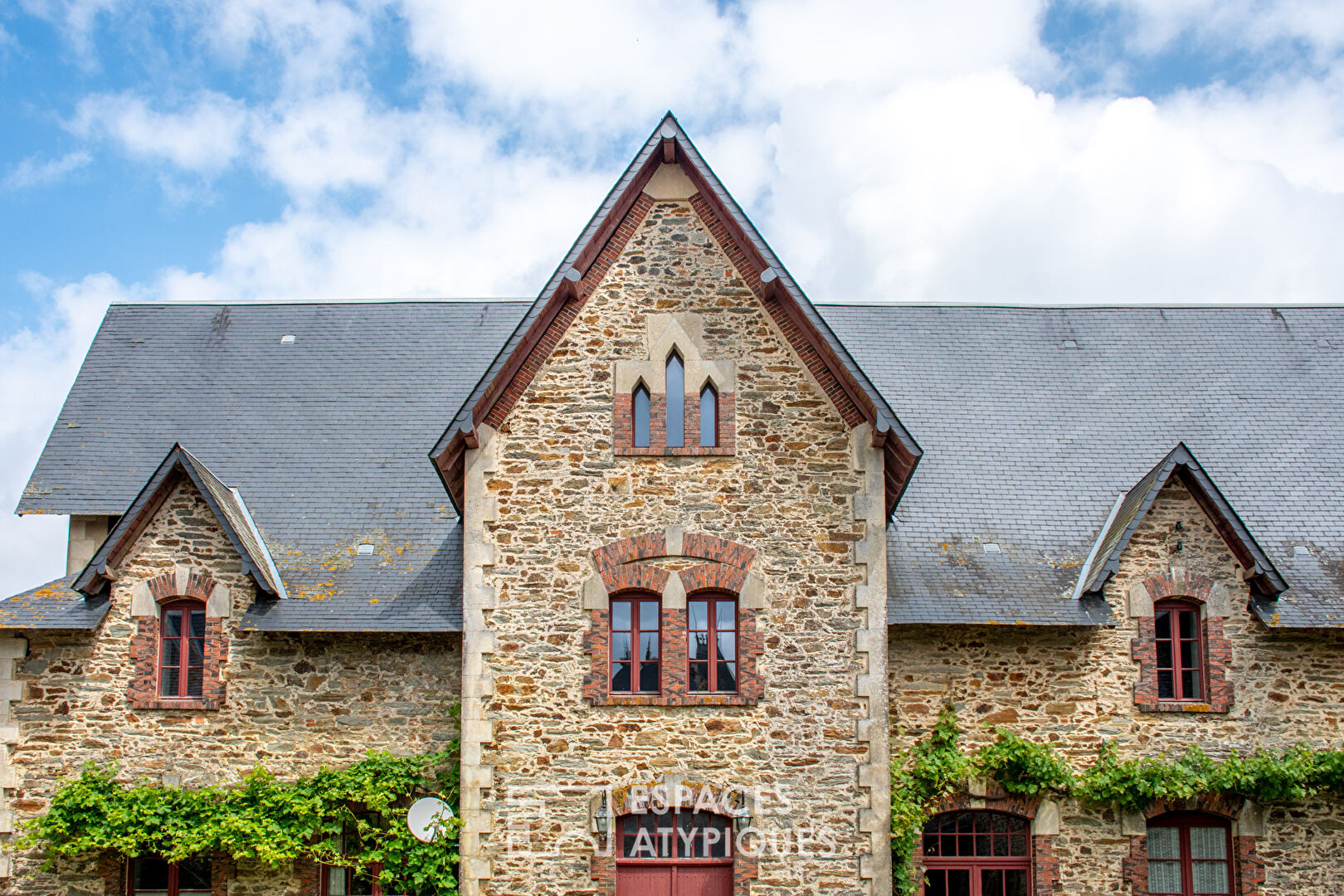 Authentic character property in the Vendée countryside