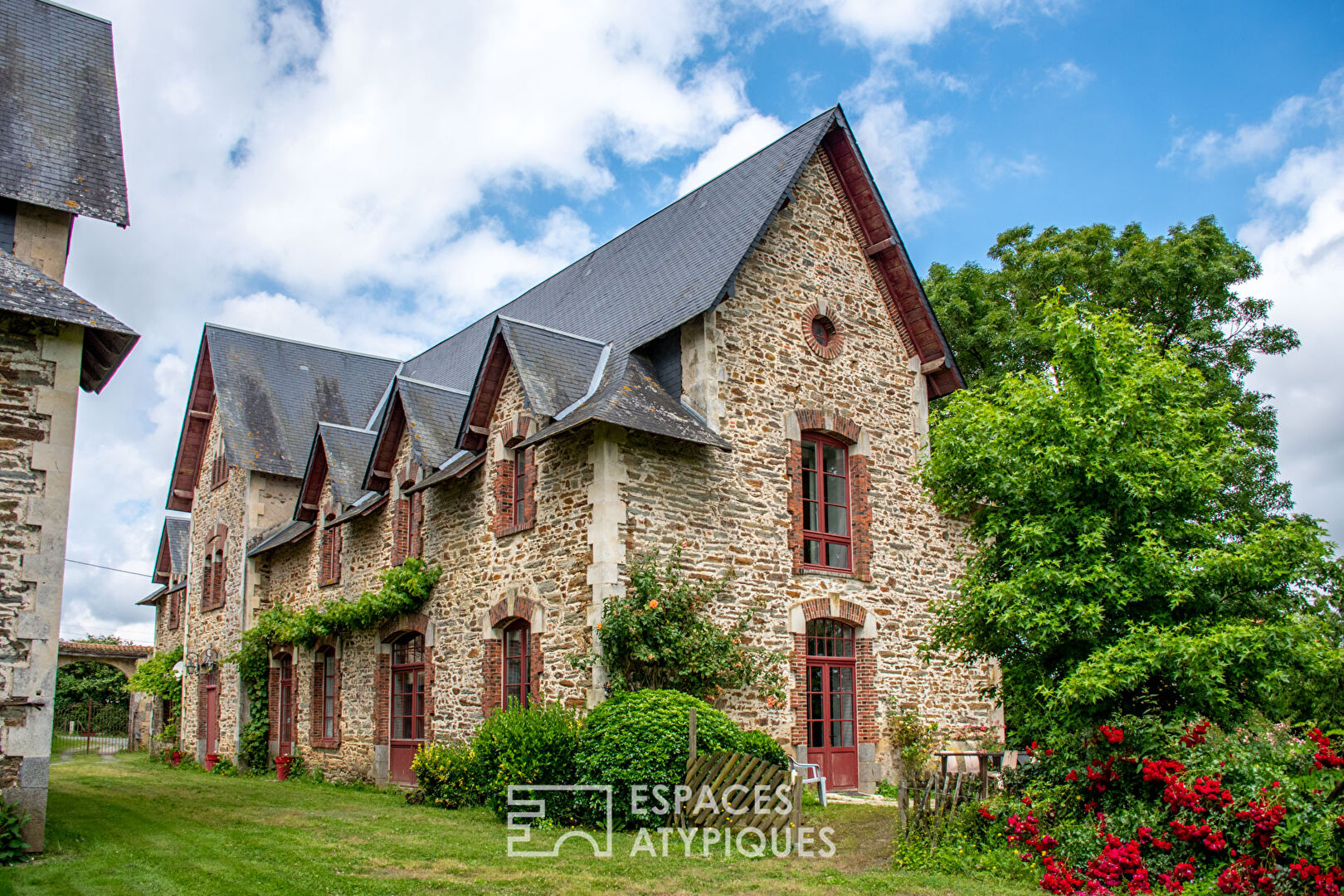 Authentic character property in the Vendée countryside