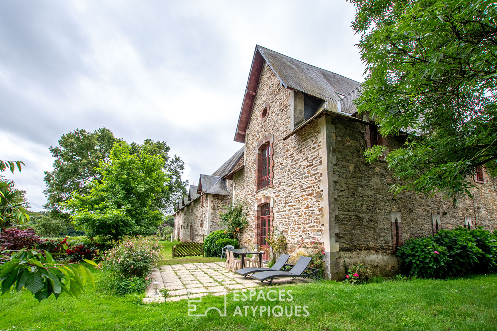 Authentic character property in the Vendée countryside