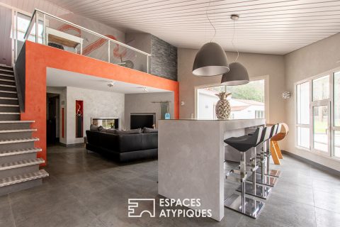 Architect-designed house with swimming pool