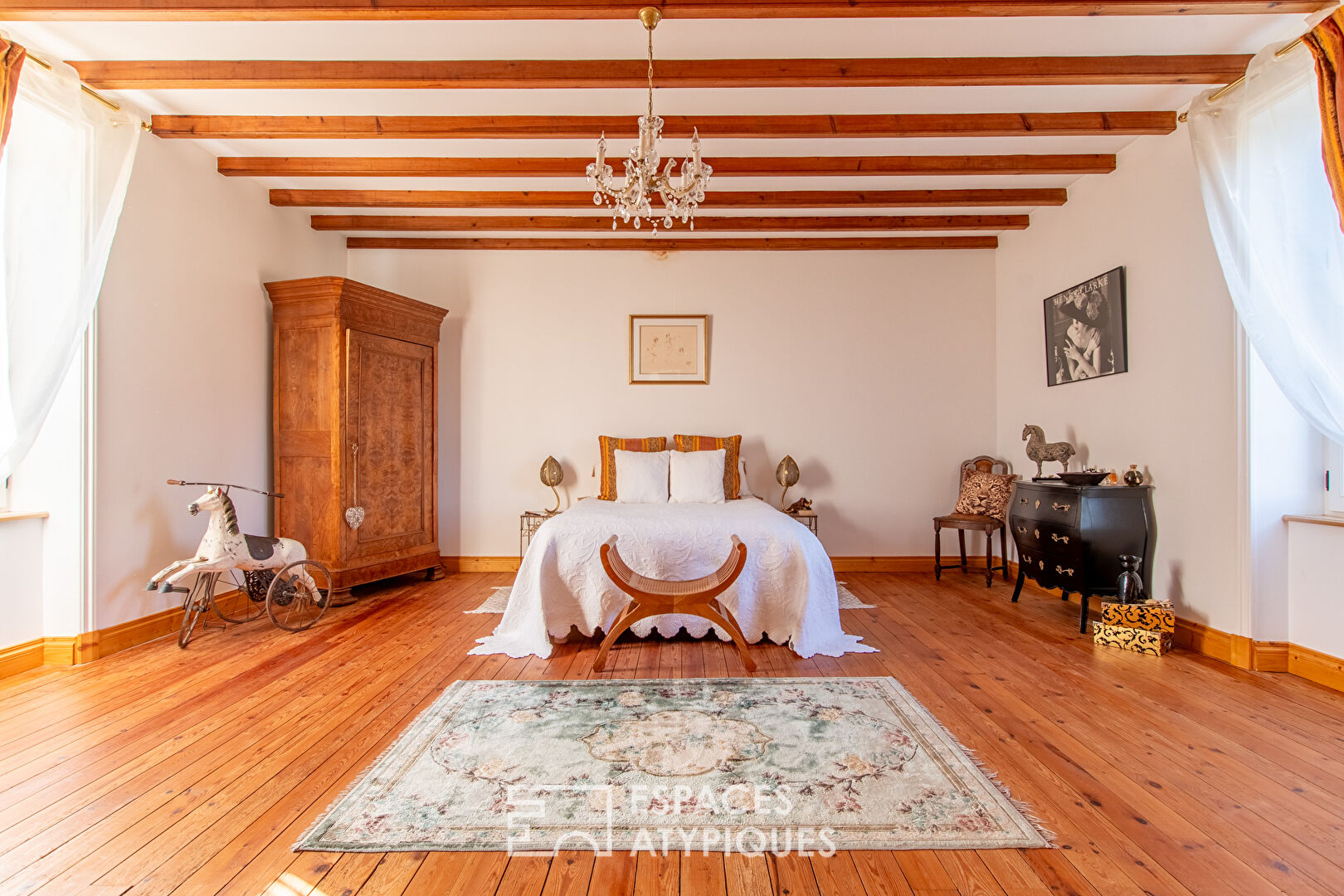 Charming property with swimming pool in a bucolic environment