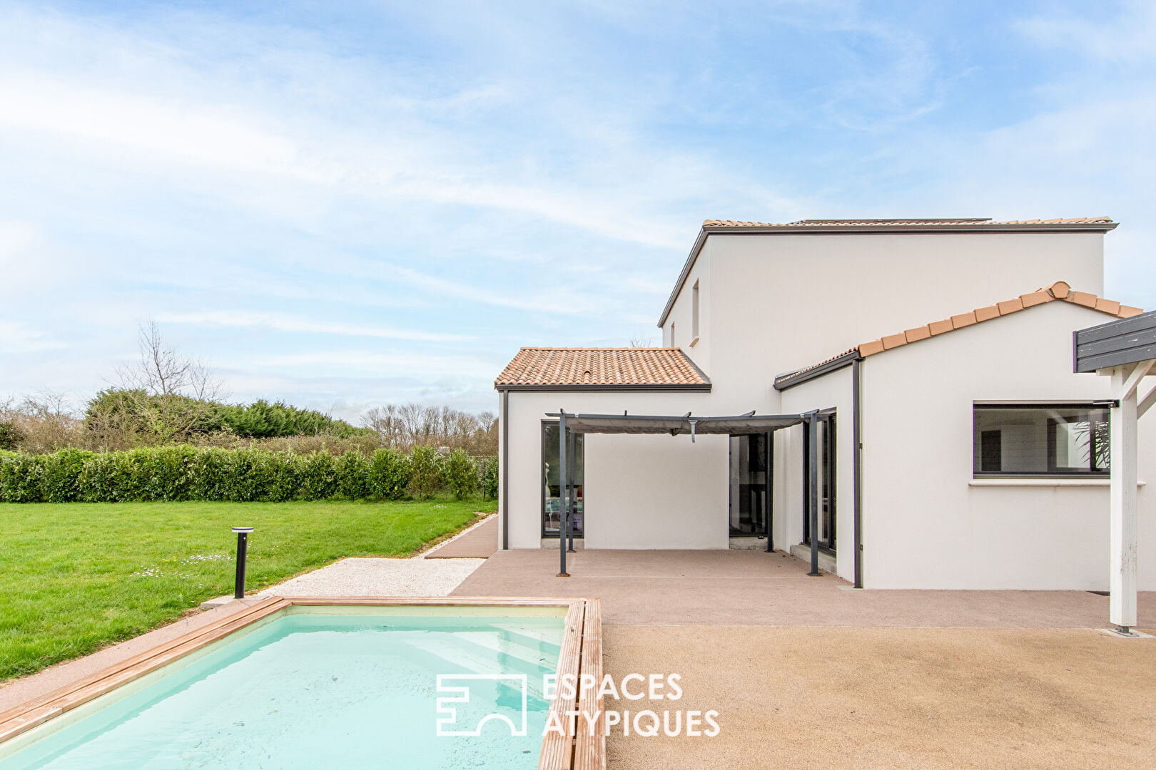 Beautiful contemporary house with swimming pool