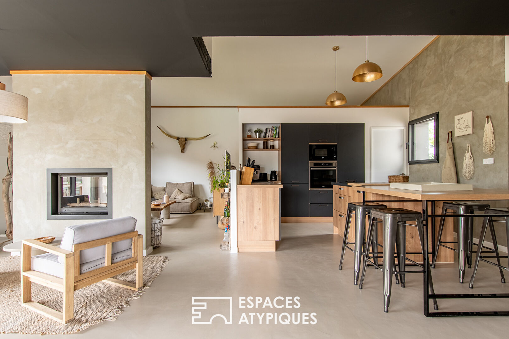 Maison moderne et harmonieuse avec piscine