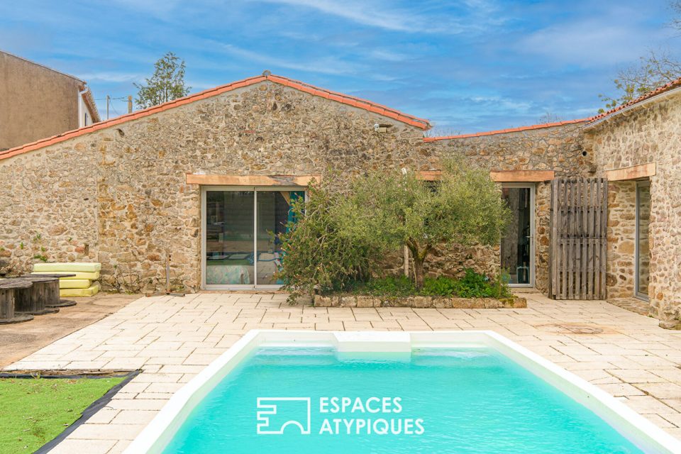 Longère en pierre avec piscine