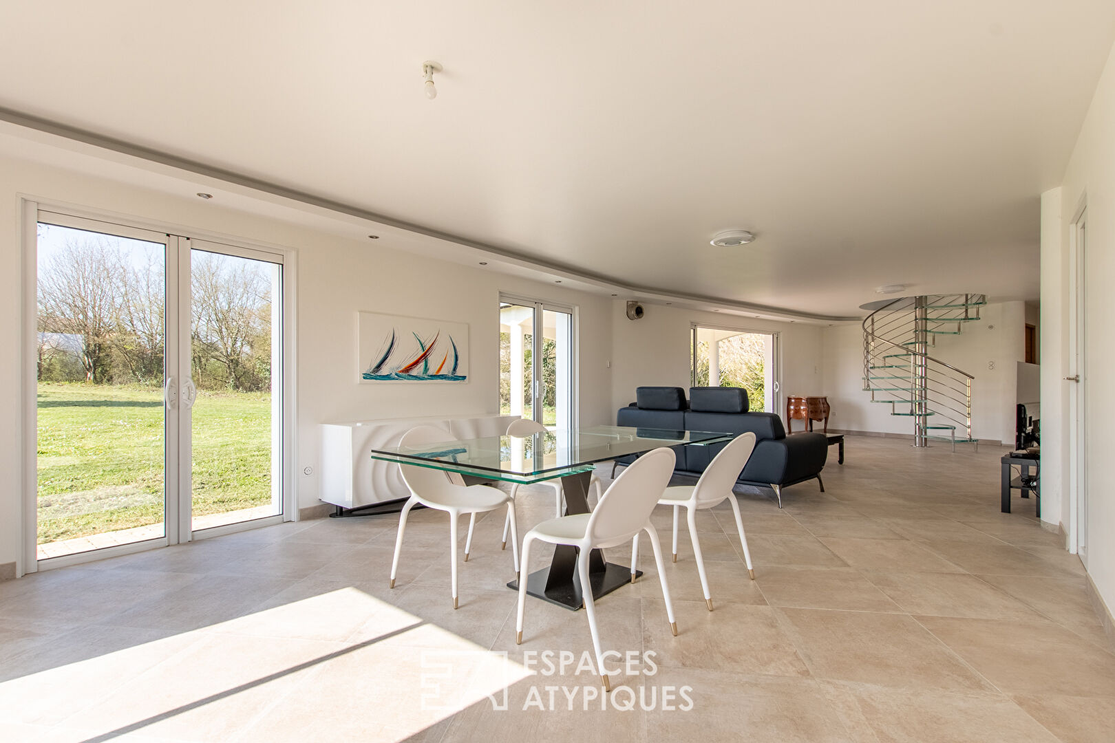 Maison Contemporaine dans Village Aéronautique : Luxe et Exclusivité
