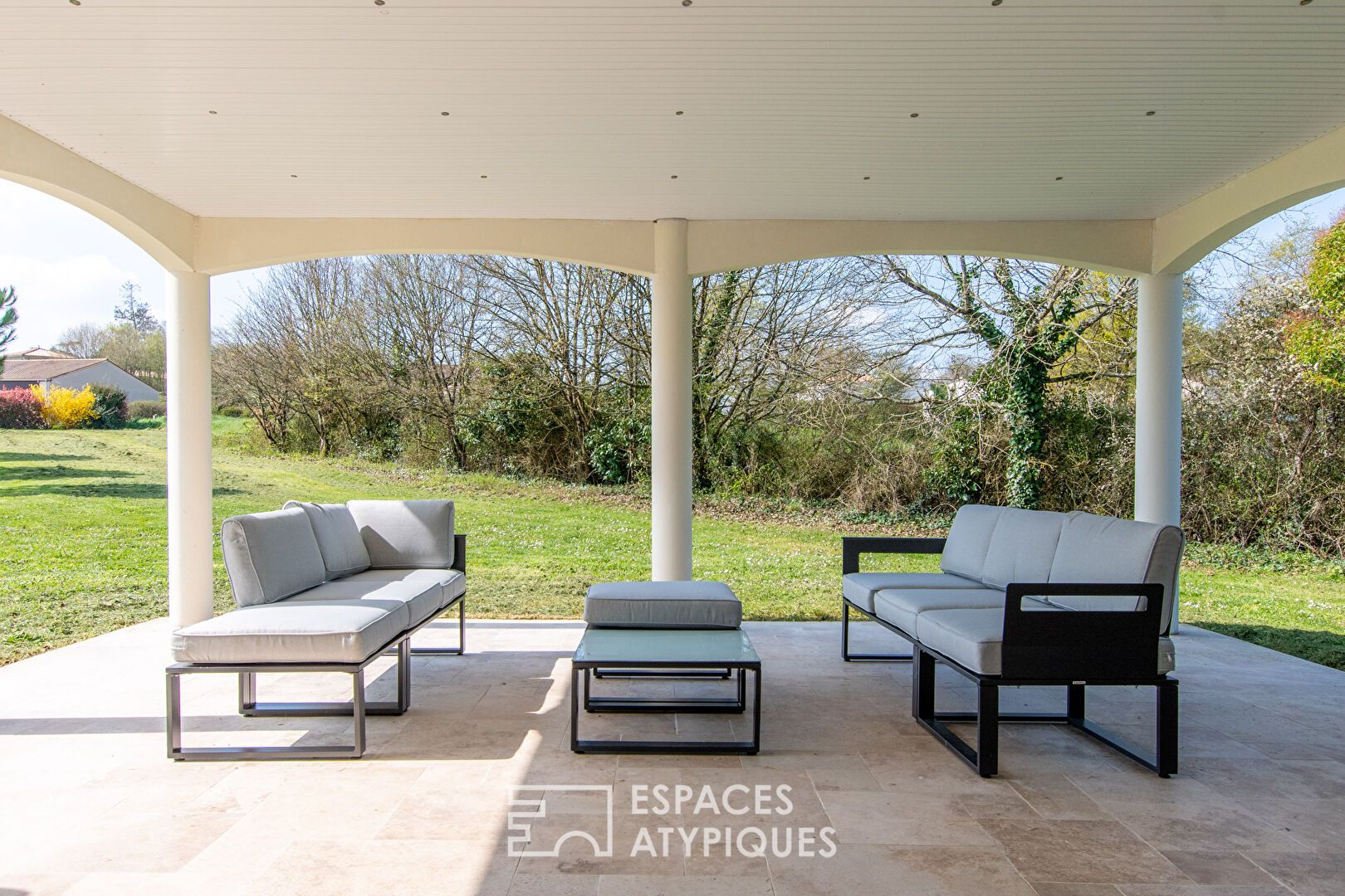 Maison Contemporaine dans Village Aéronautique : Luxe et Exclusivité
