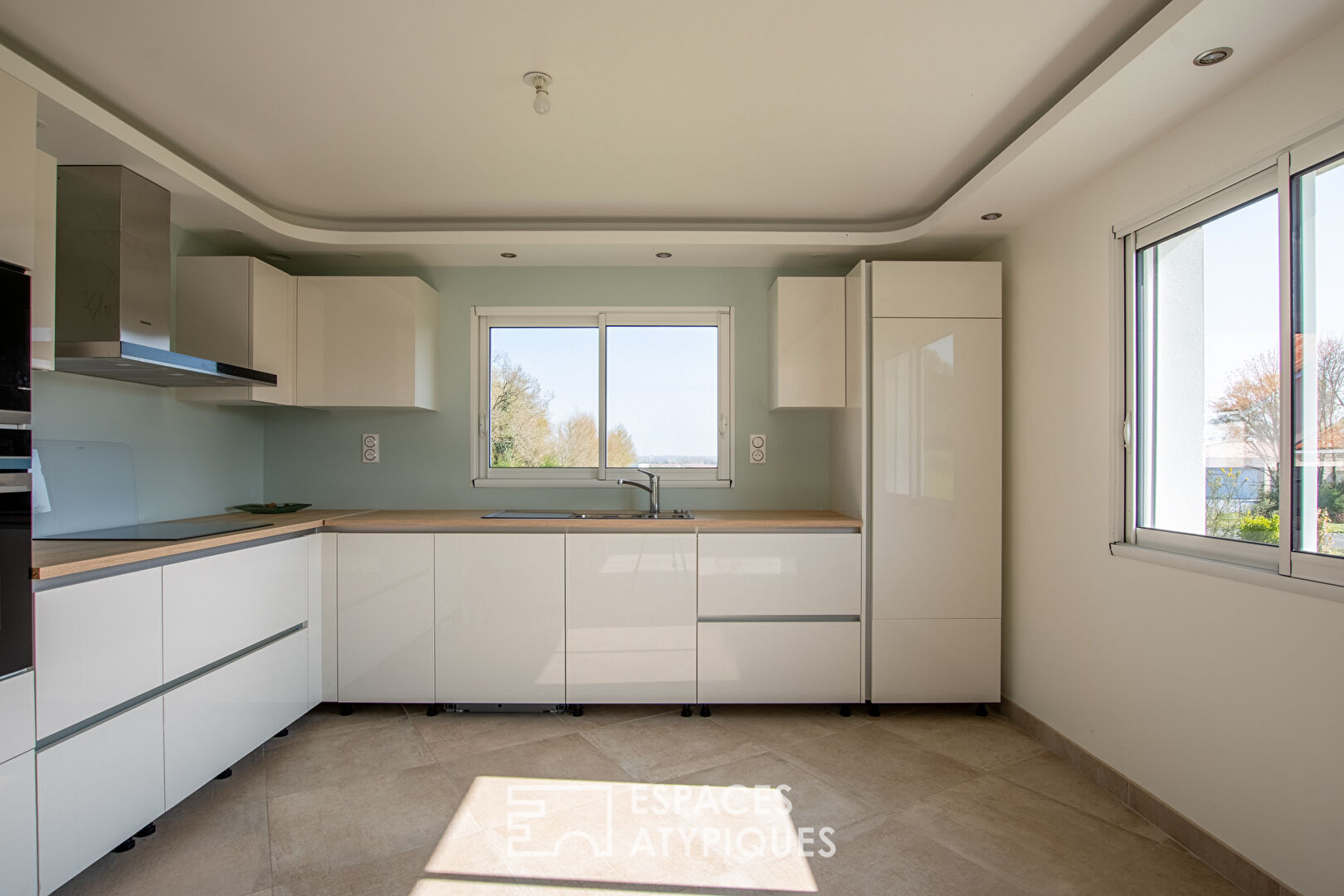 Maison Contemporaine dans Village Aéronautique : Luxe et Exclusivité