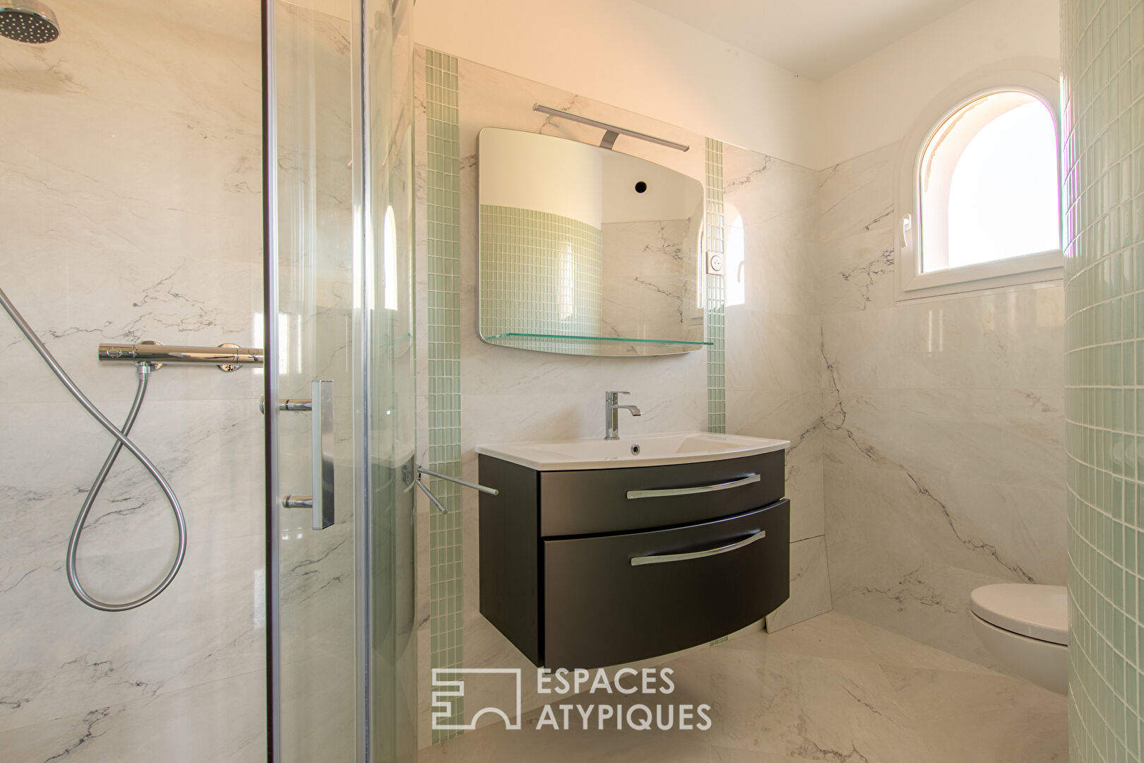 Maison Contemporaine dans Village Aéronautique : Luxe et Exclusivité