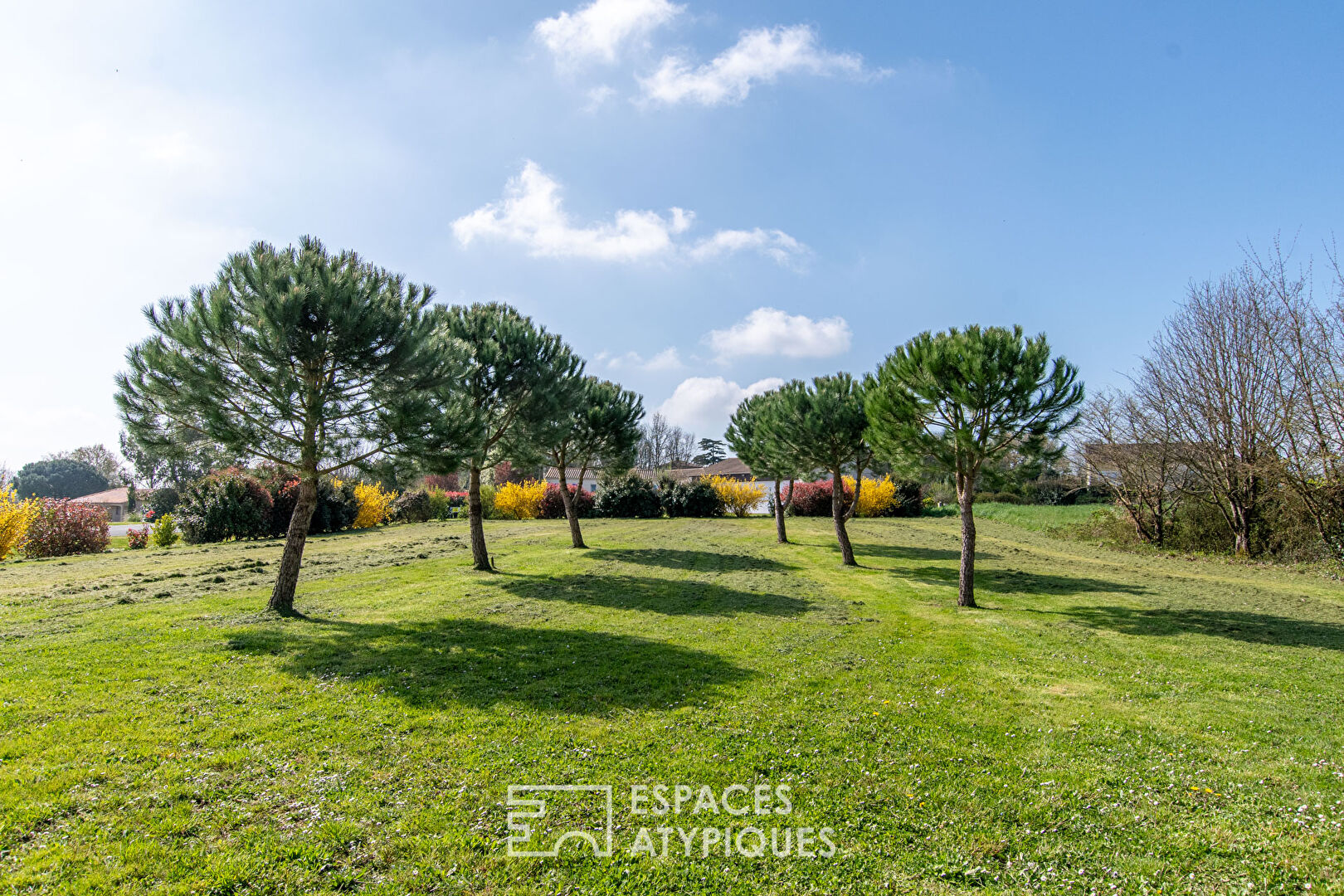 Maison Contemporaine dans Village Aéronautique : Luxe et Exclusivité