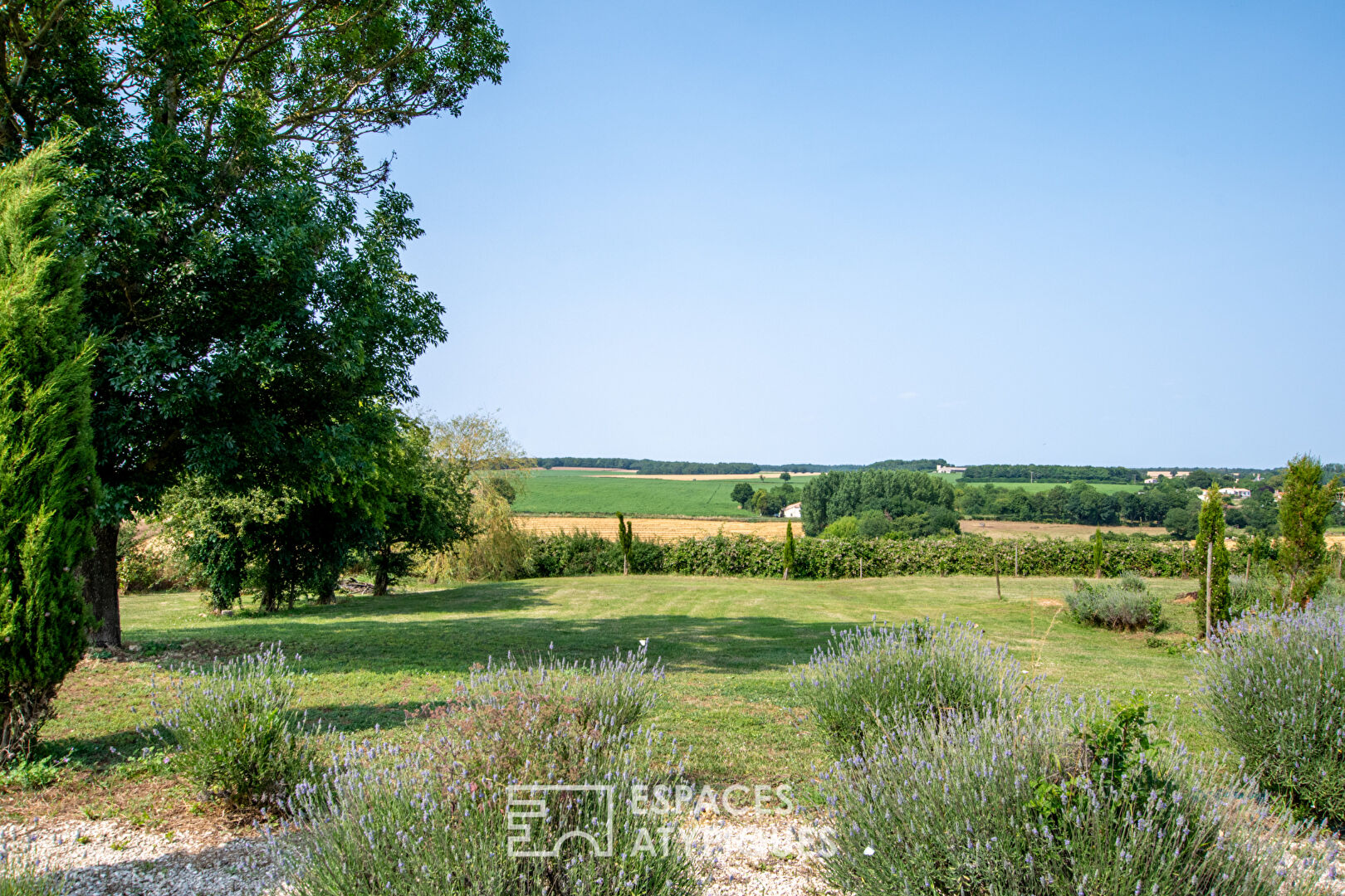 Grande propriété campagnarde avec piscine et vue panoramique