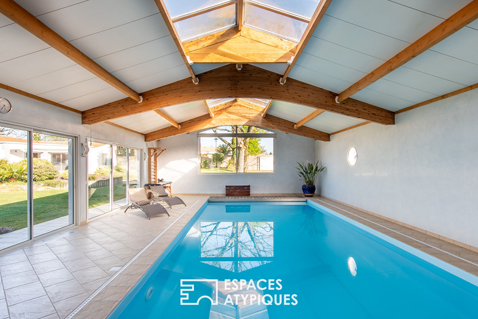 Beautiful property with wellness area and Eiffel workshop