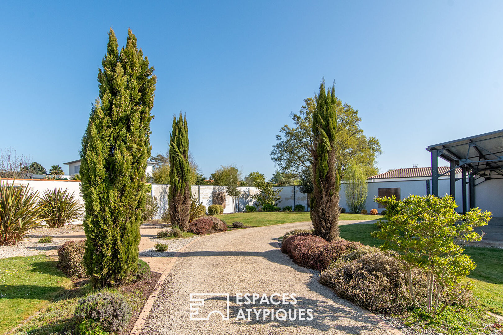 Beautiful property with wellness area and Eiffel workshop