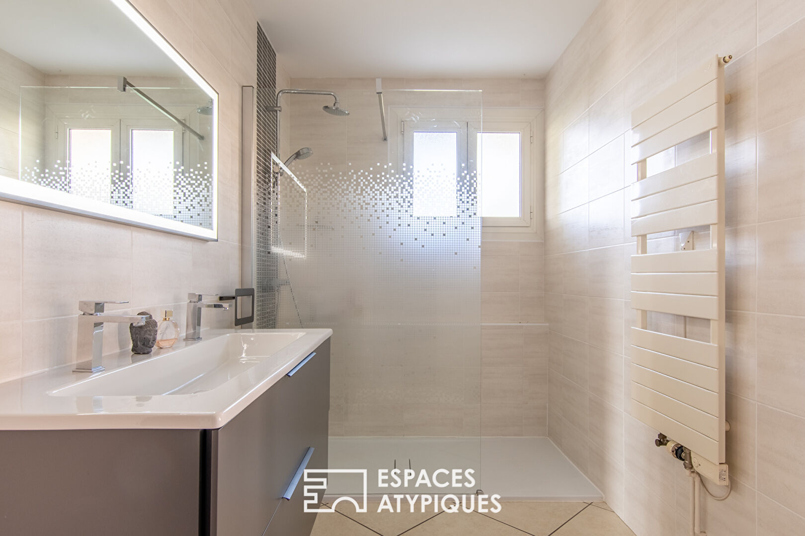 Beautiful property with wellness area and Eiffel workshop