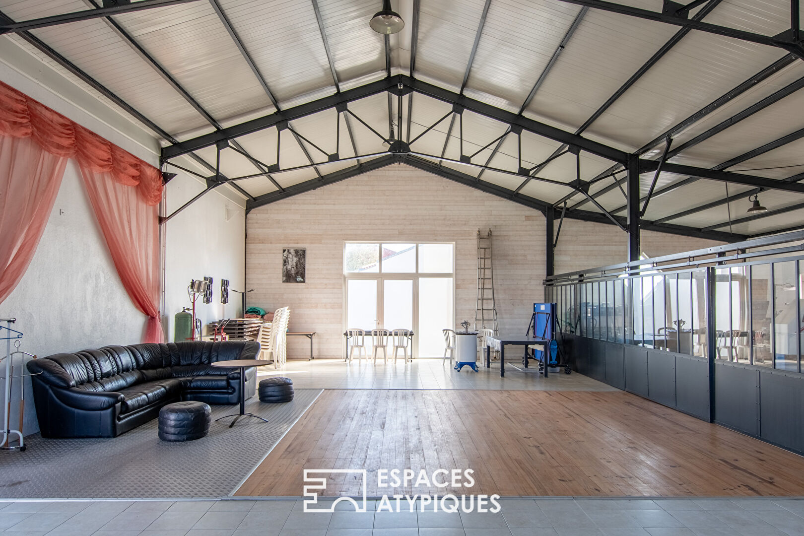 Beautiful property with wellness area and Eiffel workshop