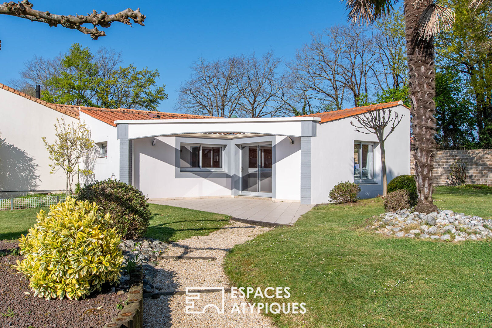 Beautiful property with wellness area and Eiffel workshop