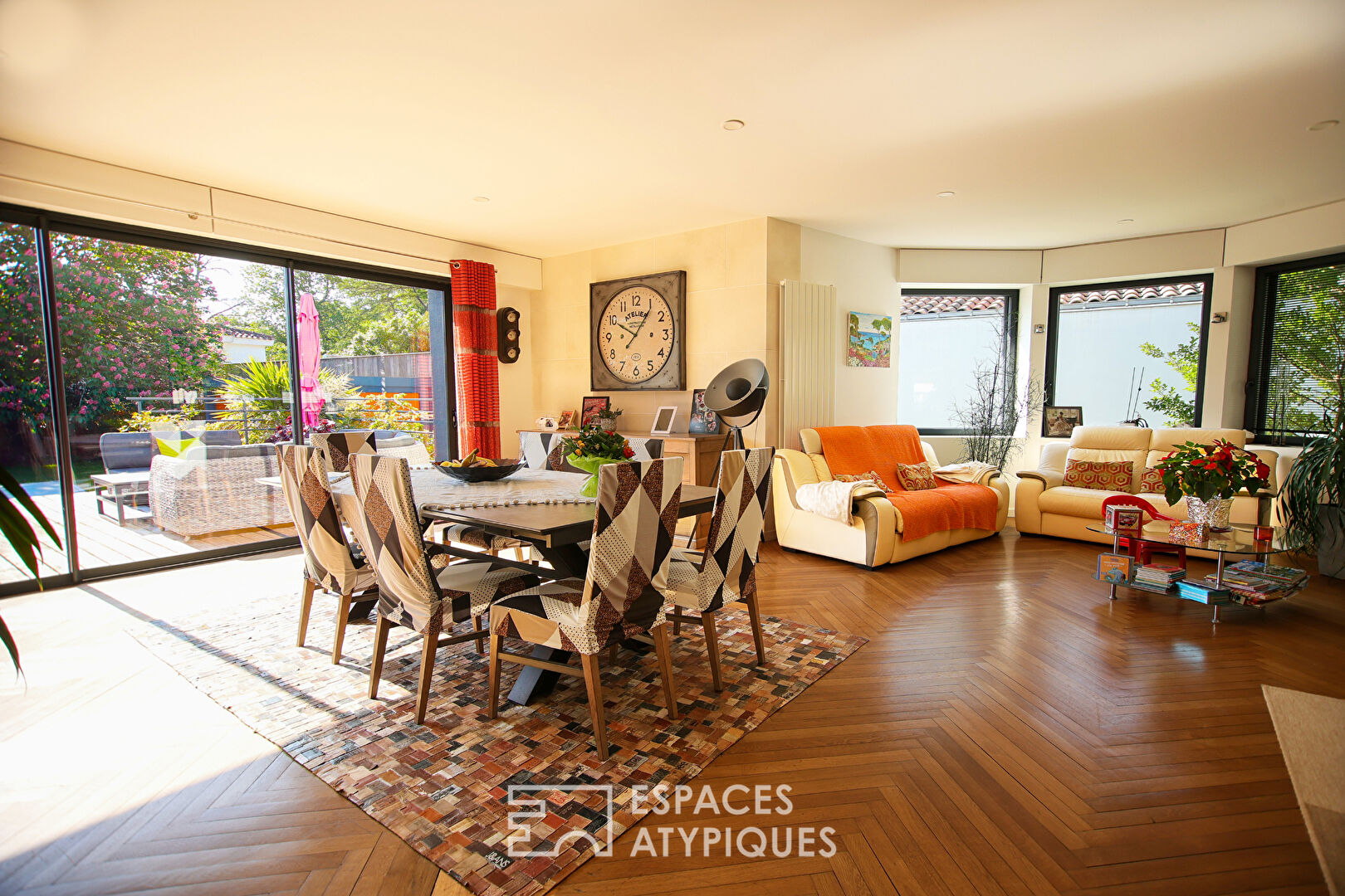 Character villa with swimming pool and wellness areas